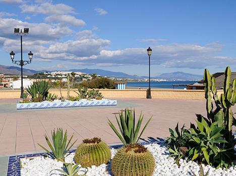 Beautiful Beachfront Newly Renovated 2 Bedroom Apartment With Swimming Pool And Garden San Luis de Sabinillas Exterior photo
